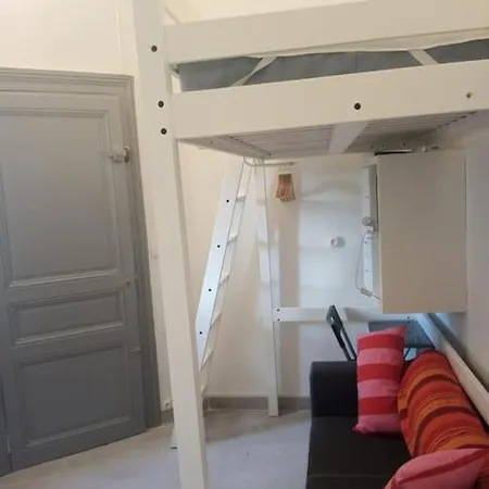 Petit Rénové à La Place Comédie Appartement *