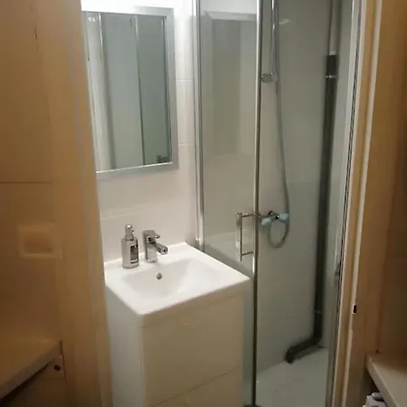 Petit Rénové à La Place Comédie Appartement